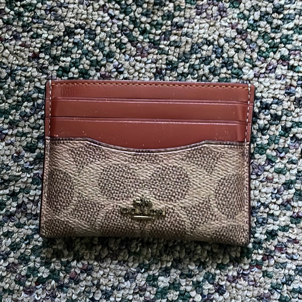 Classic coach card wallet